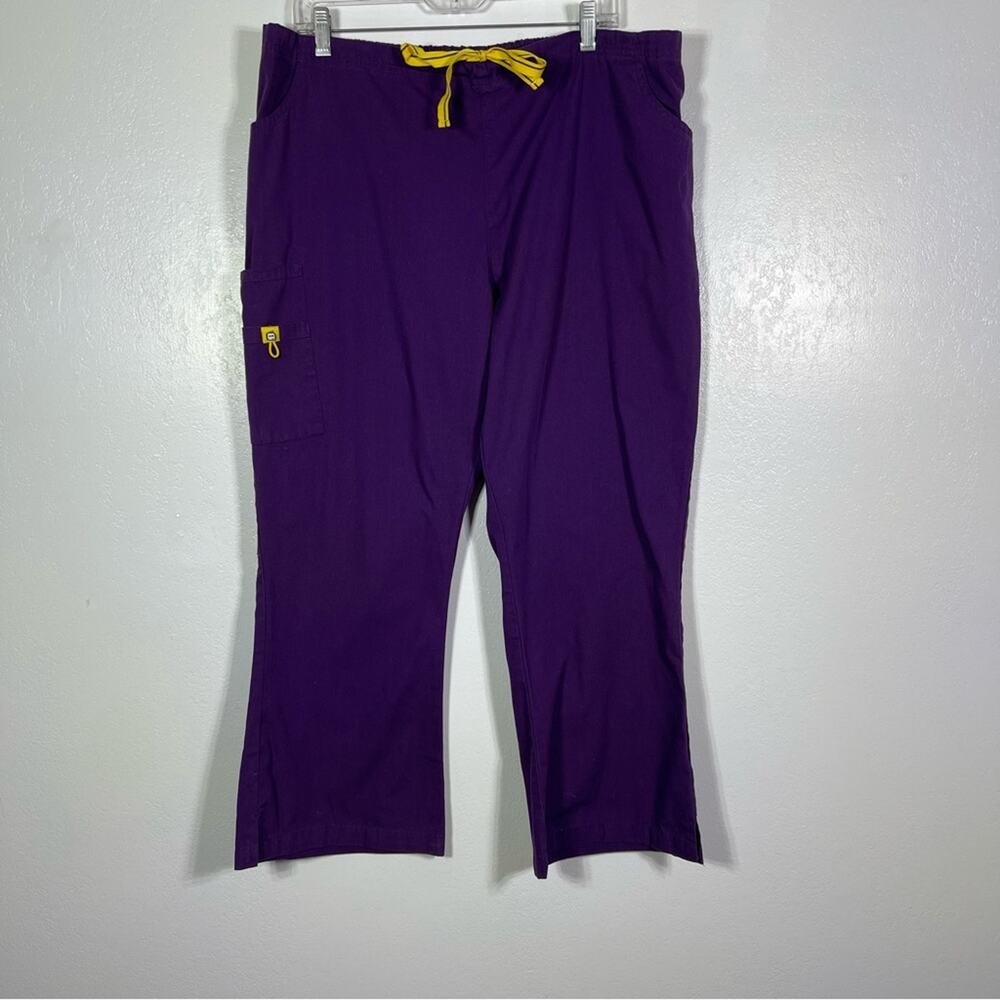 Spread Good Cheer. Elastic Waist Scrub Pants. Size 2XP. In excellent condition!